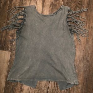 Gimmicks fringe sleeves top